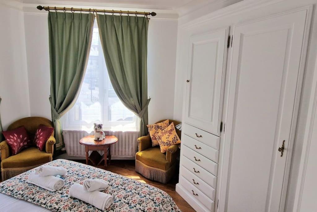 Appartement Christina : A Deux Pas De La Tour Eiffel *